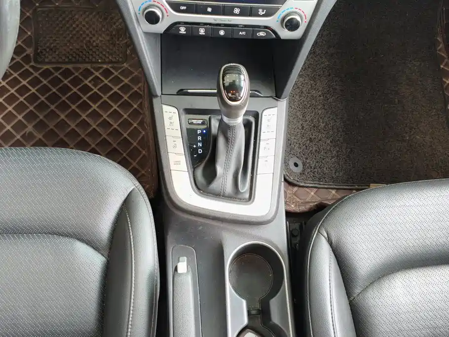 Hyundai Elantra — миниатюра 16