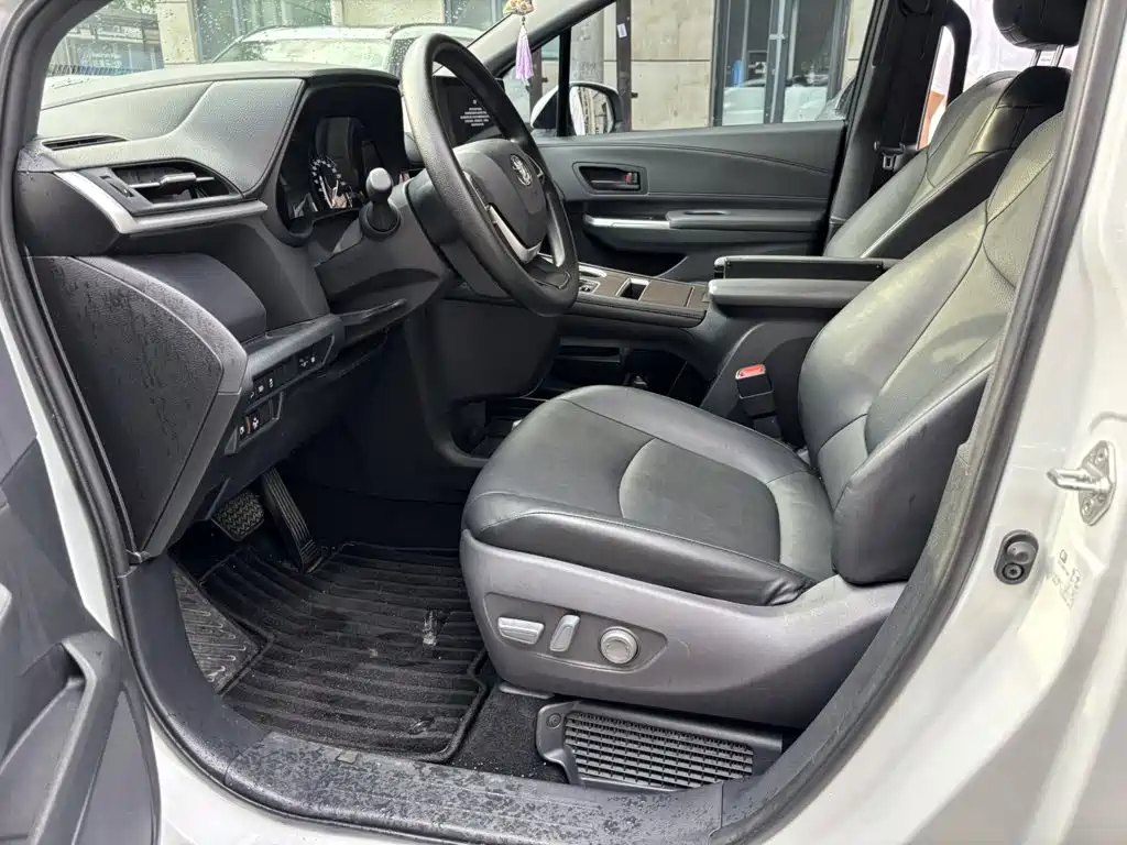 Toyota Granvia 2024 2.5L Luxury