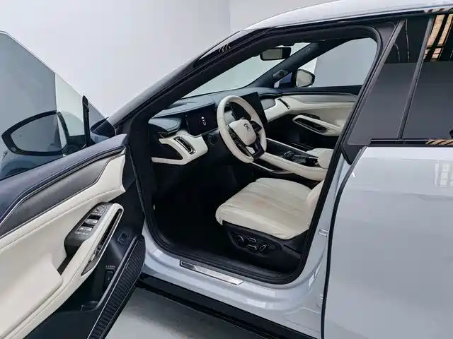 BYD L EV — миниатюра 5