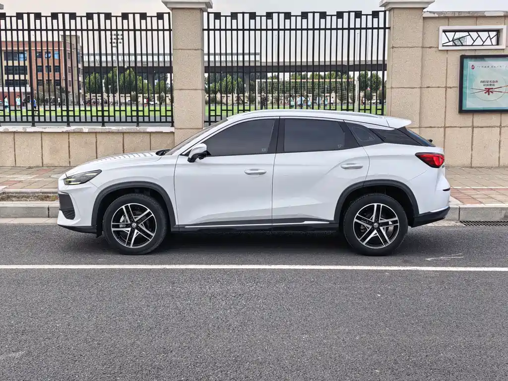 MG MG ONE — миниатюра 4