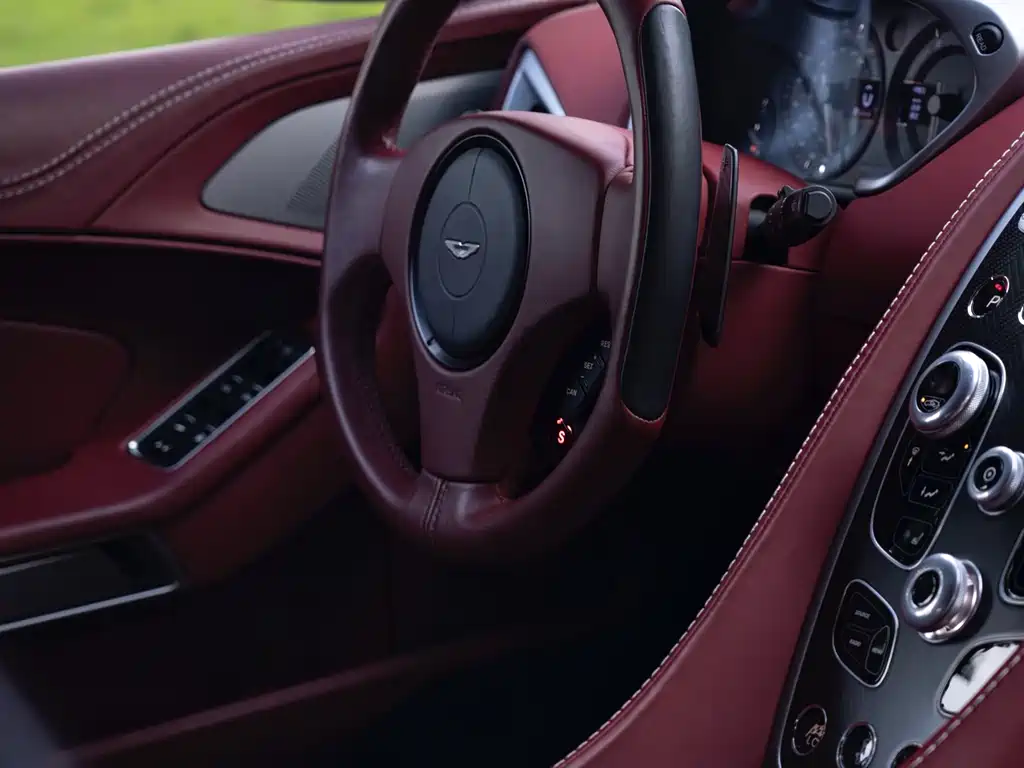 Aston Martin Vanquish — миниатюра 22
