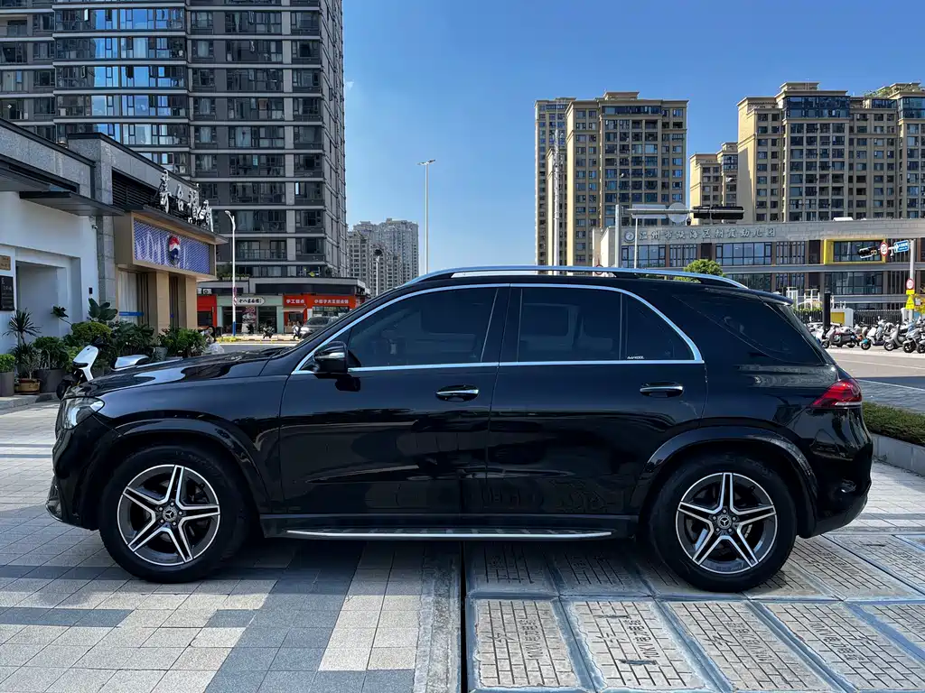 Mercedes-Benz GLE (Import) — миниатюра 23