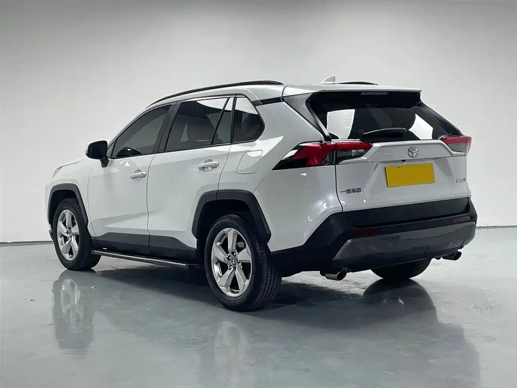 Toyota RAV4 2021 2.0L CVT PLUS