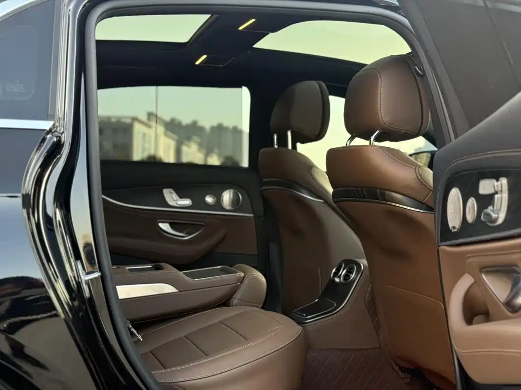 Mercedes-Benz E-Class — миниатюра 6