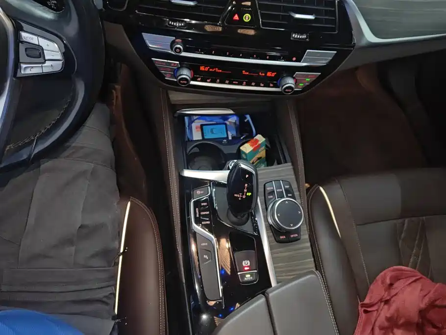 BMW 5 Series New Energy — миниатюра 16