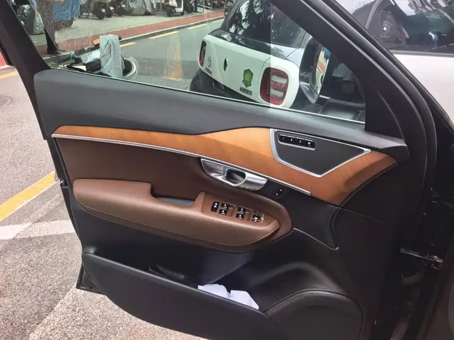 Volvo XC90 — миниатюра 7