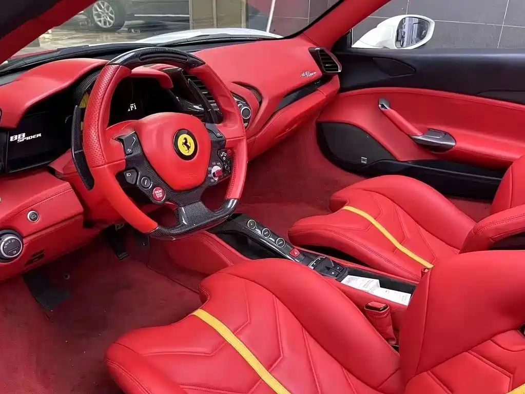 FERRARI 488