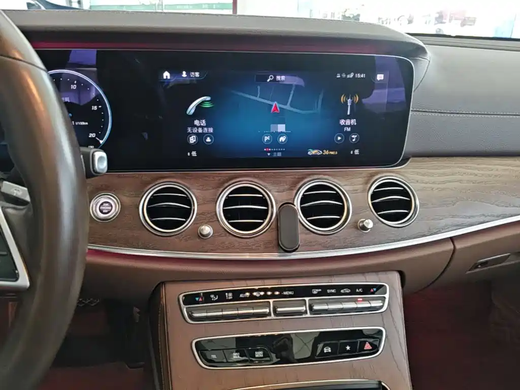 Mercedes-Benz E-Class — миниатюра 13