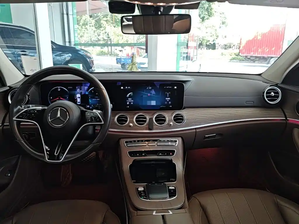 Mercedes-Benz E-Class — миниатюра 10