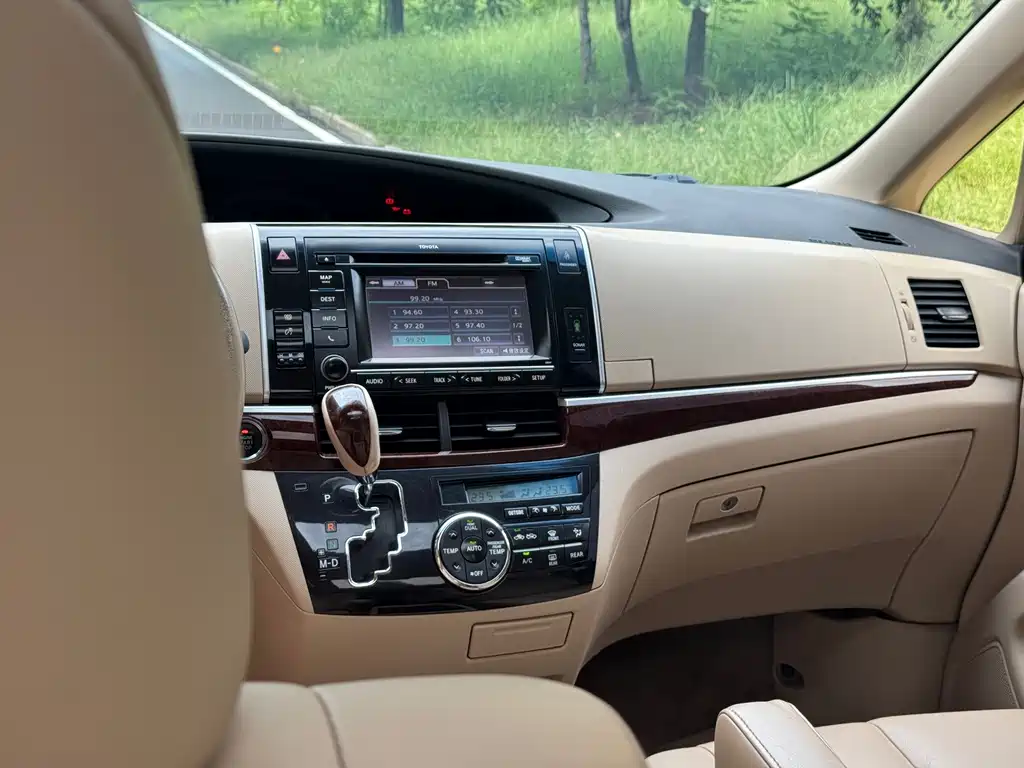 Toyota Previa — миниатюра 5
