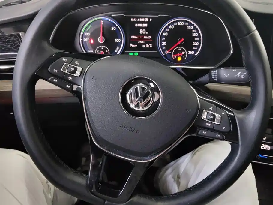 Volkswagen Passat PHEV — миниатюра 15