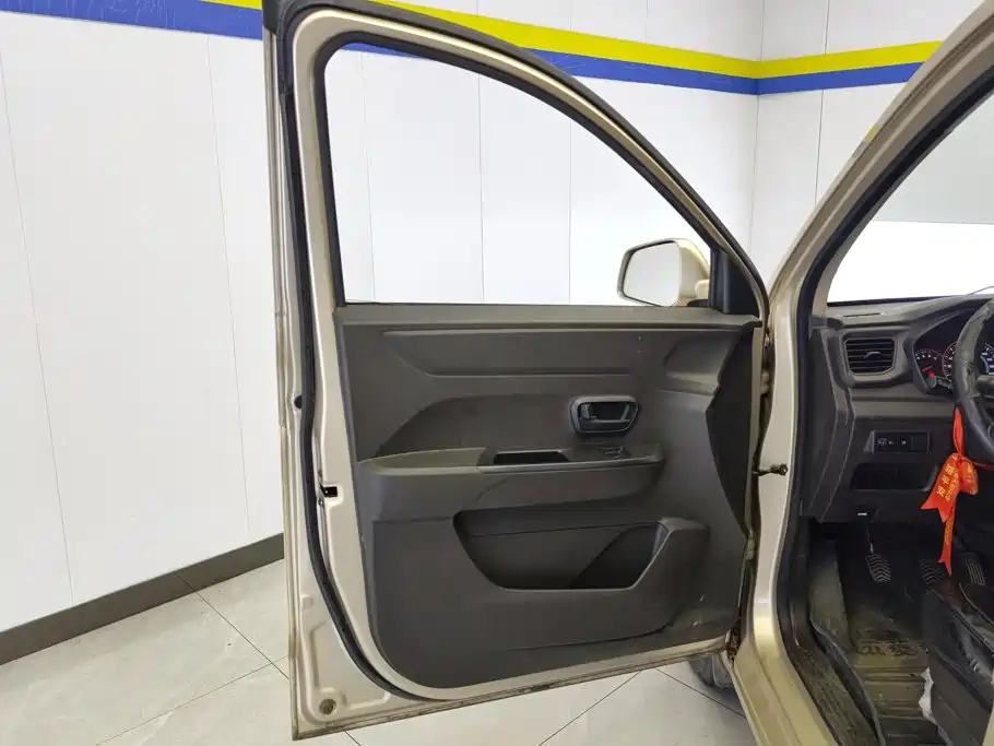 Wuling Hongguang V — миниатюра 7