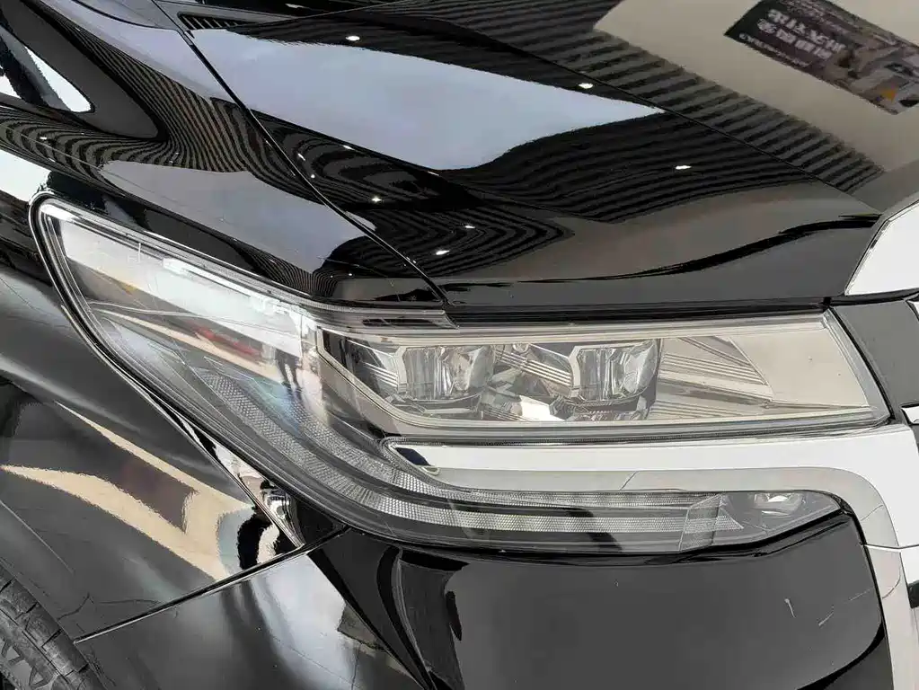 Toyota Alphard — миниатюра 5