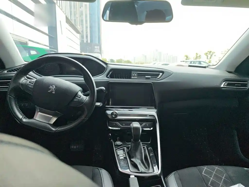 Peugeot 308 — миниатюра 5