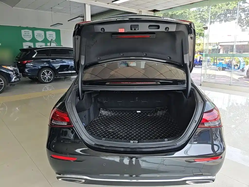 Mercedes-Benz E-Class — миниатюра 19