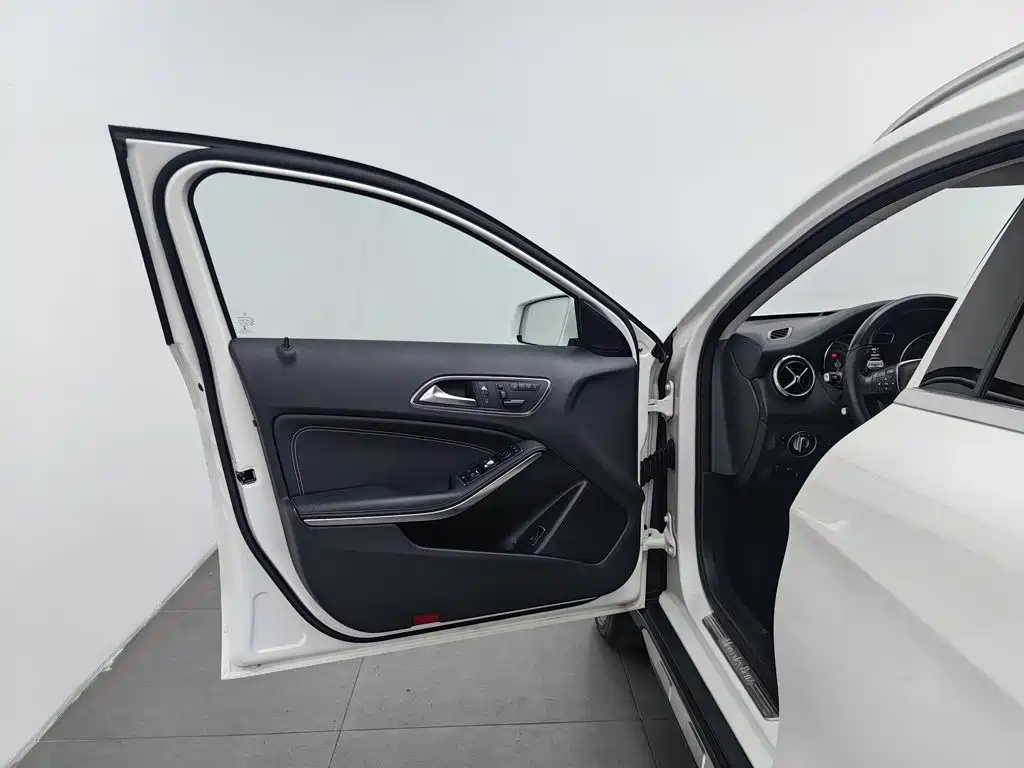Mercedes-Benz GLA — миниатюра 8