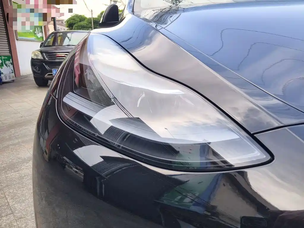 Tesla Model Y — миниатюра 7