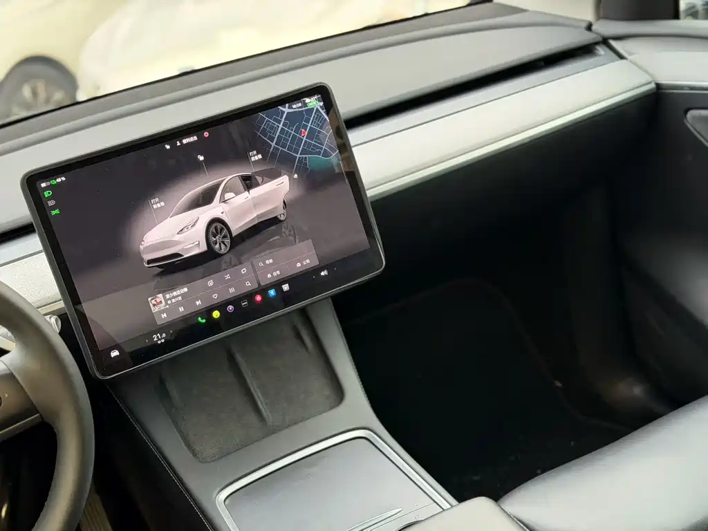 Tesla Model Y — миниатюра 14