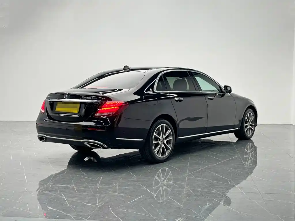 Mercedes-Benz E-Class — миниатюра 6