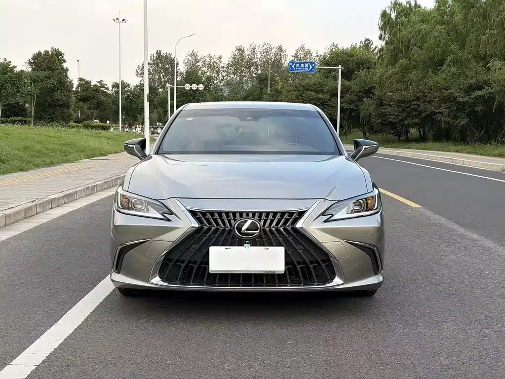 Lexus ES — миниатюра 2