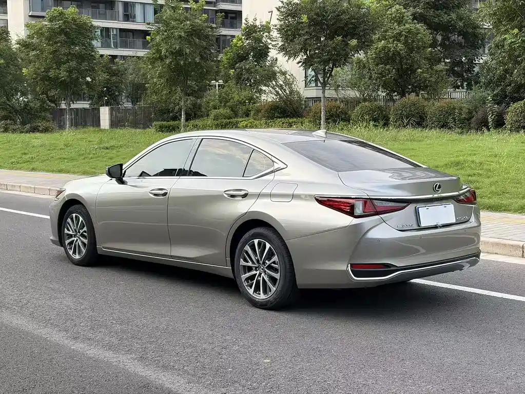 Lexus ES — миниатюра 5