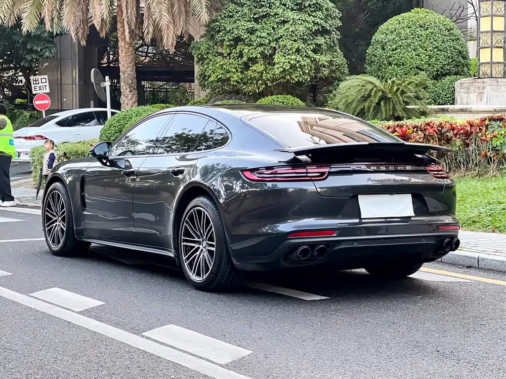 PORSCHE PANAMERA