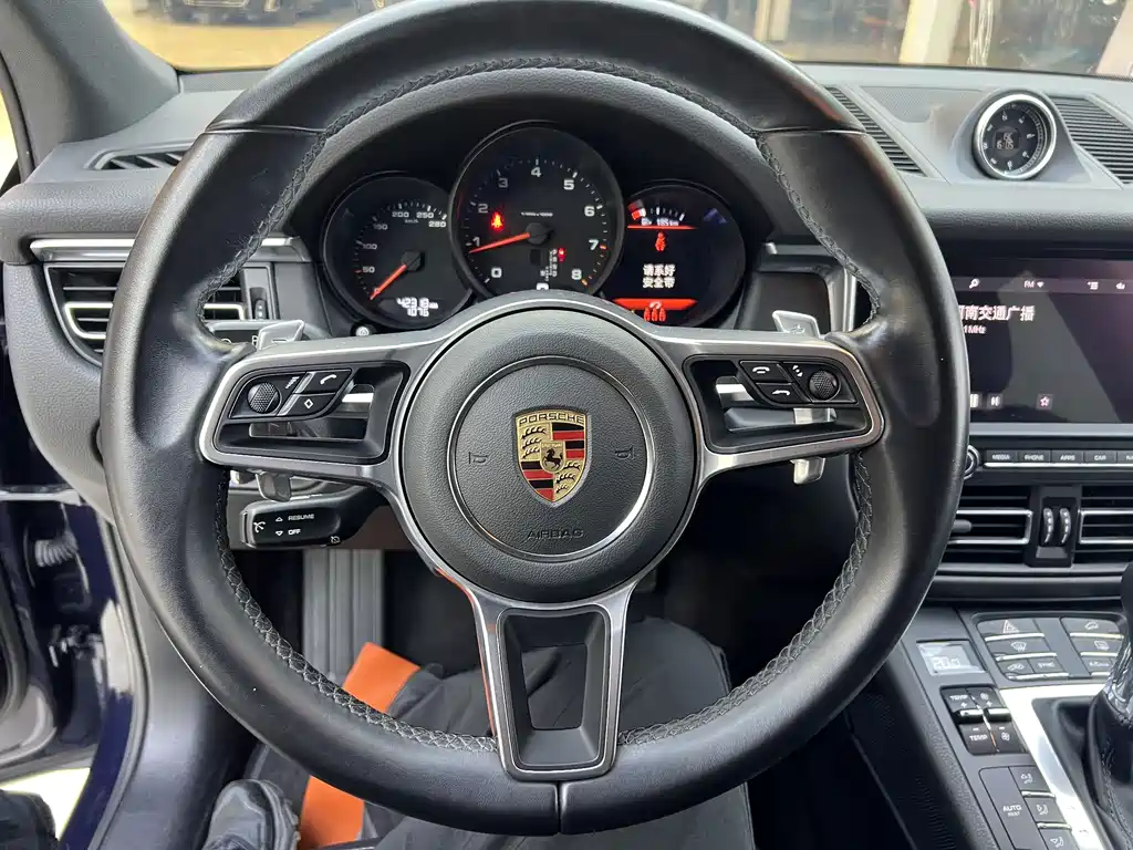 Porsche Macan — миниатюра 6