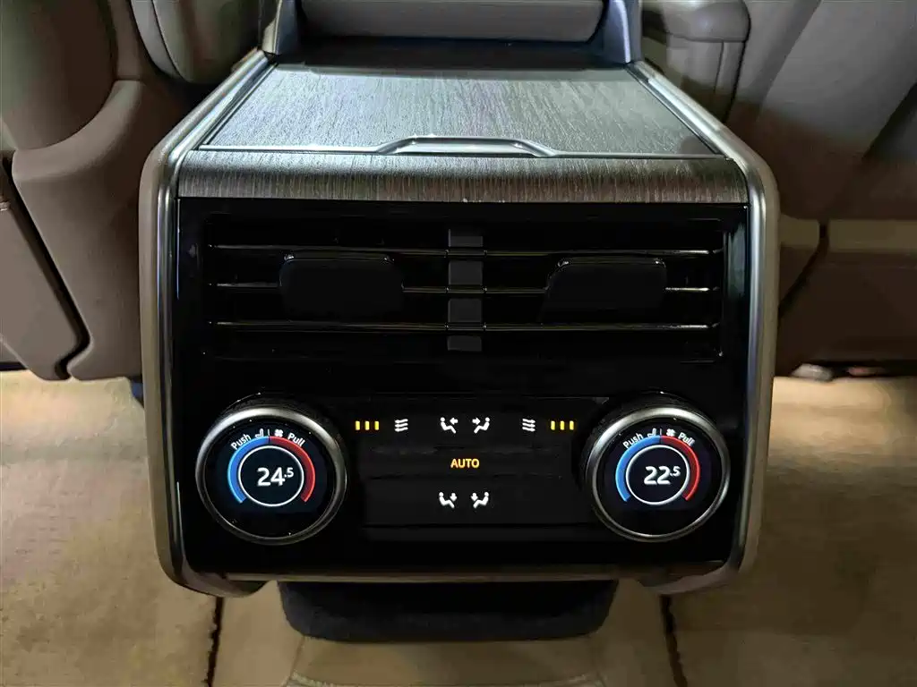 Land Rover Range Rover — миниатюра 11