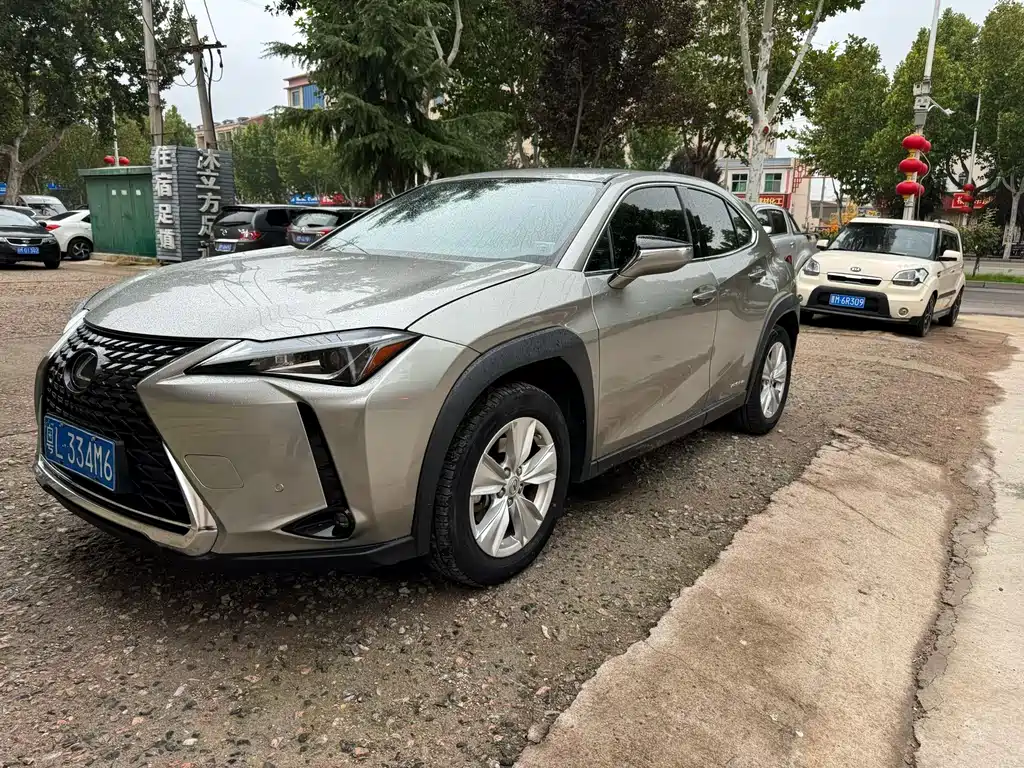 LEXUS UX