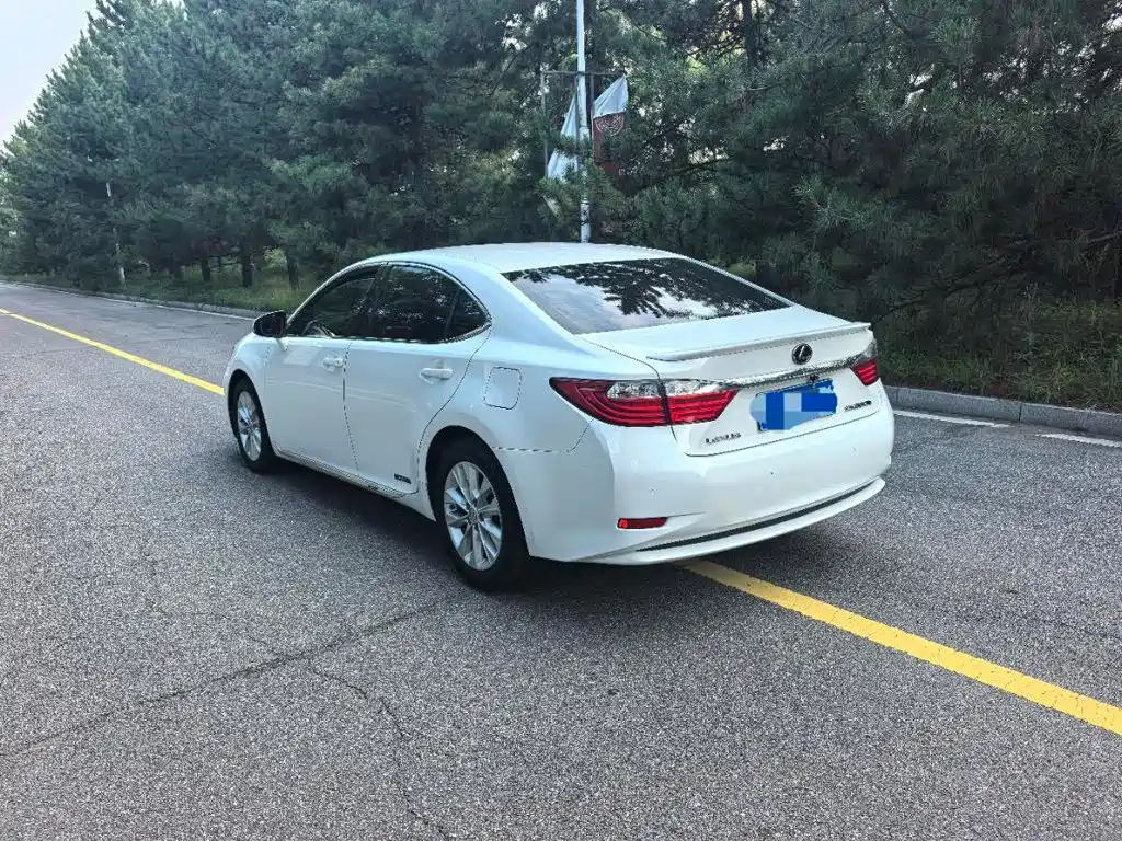 Lexus ES — миниатюра 7