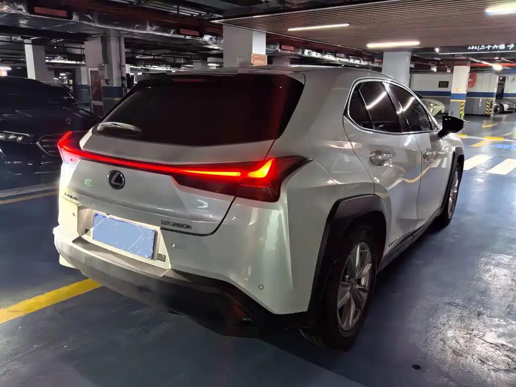 Lexus UX — миниатюра 7