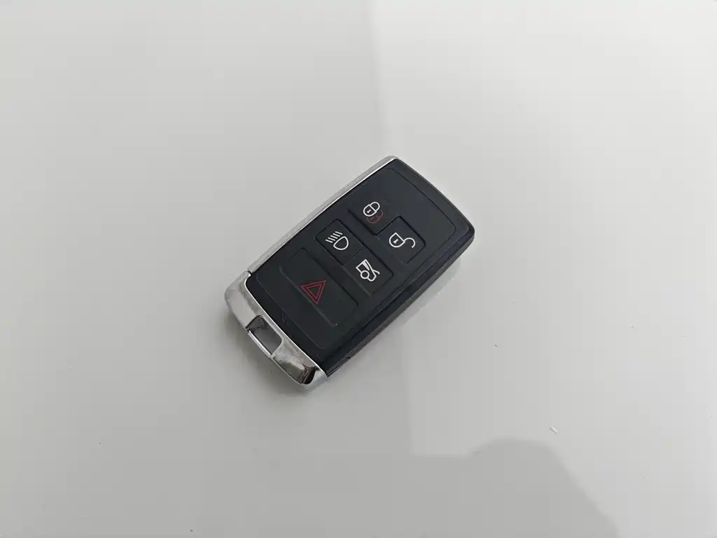 Jaguar XEL — миниатюра 20