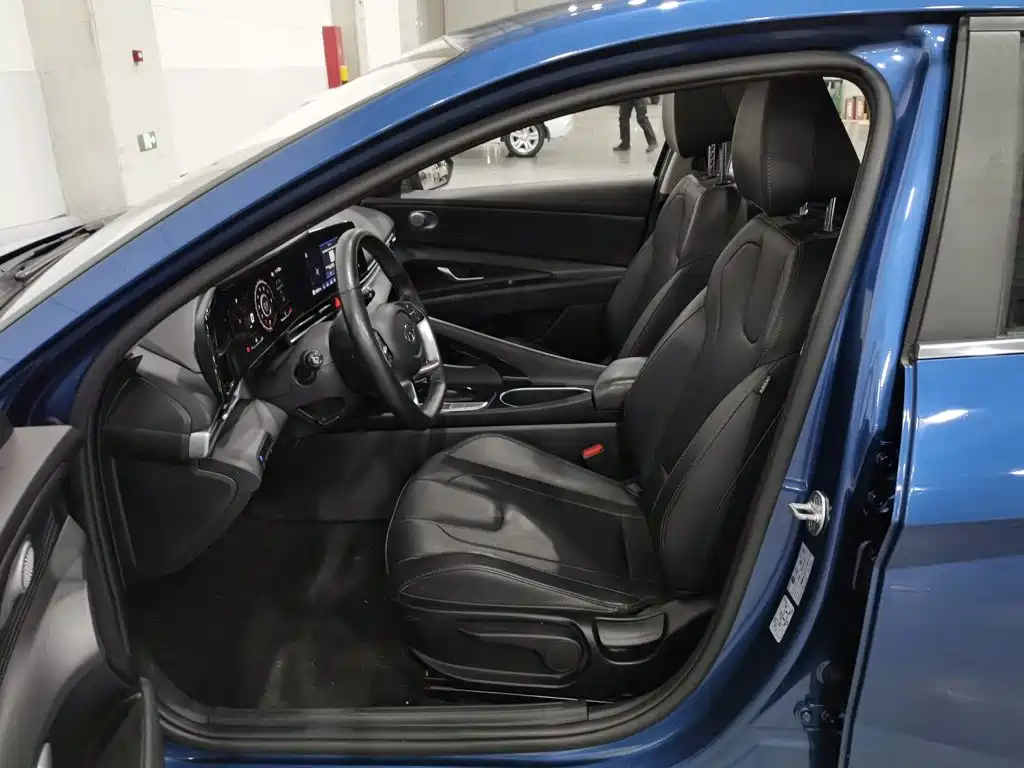 Hyundai Elantra — миниатюра 10