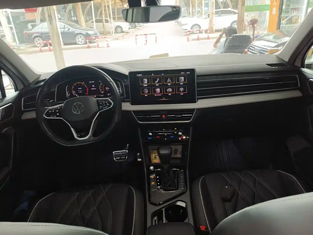 Volkswagen Tiguan L — миниатюра 10