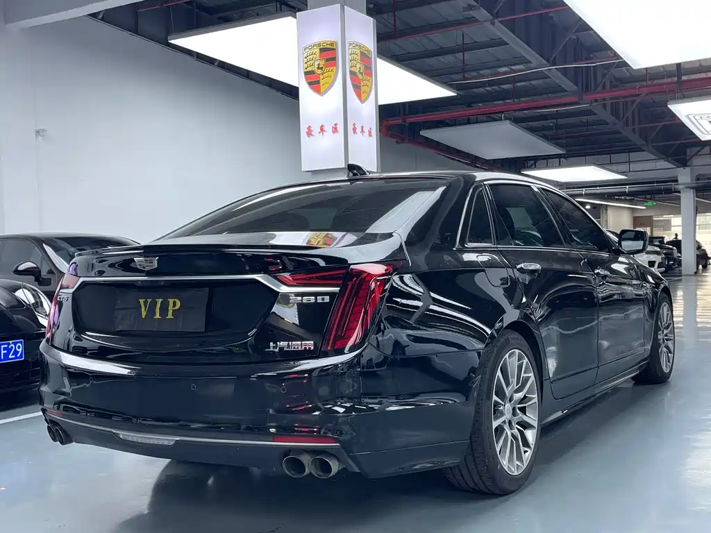 CADILLAC CT6