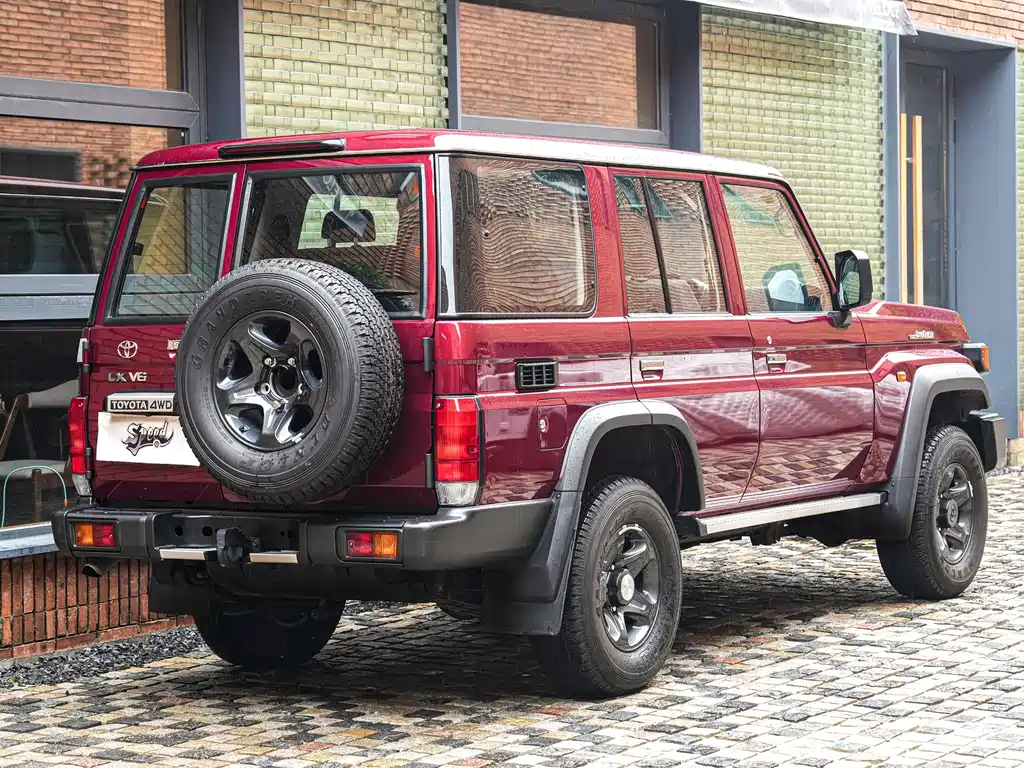 Toyota Land Cruiser LC76 2025 4.0L AT