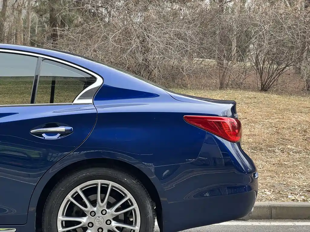 INFINITI Q50L