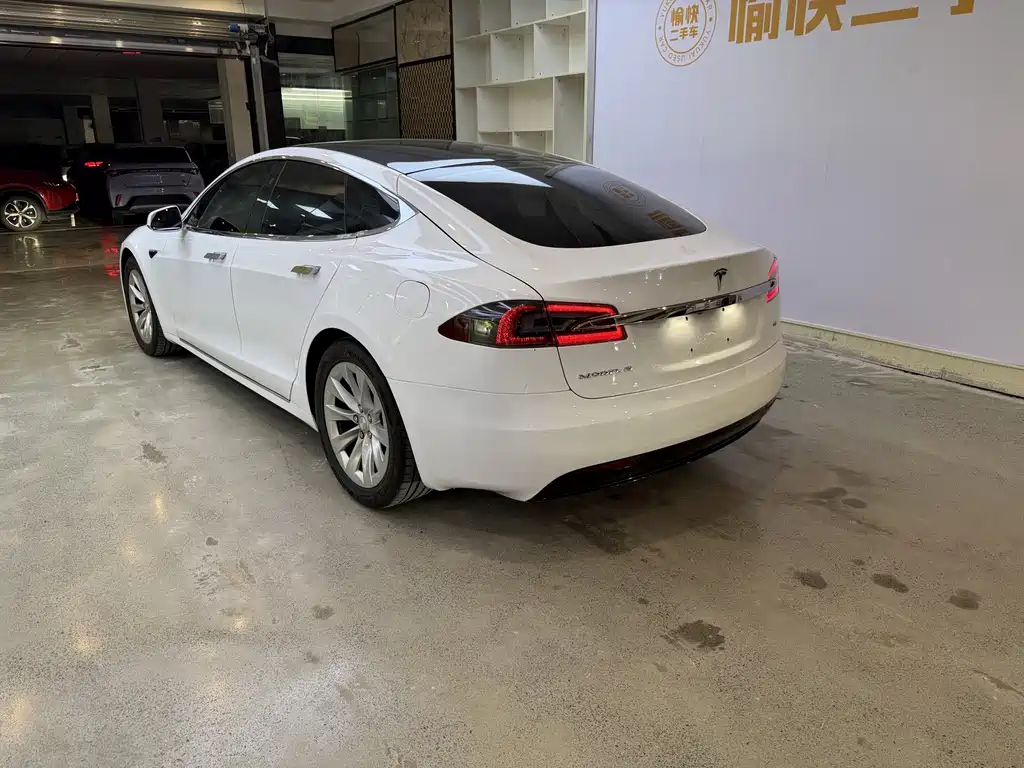 Tesla Model S — миниатюра 7