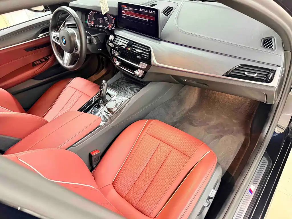 BMW 5 Series — миниатюра 8