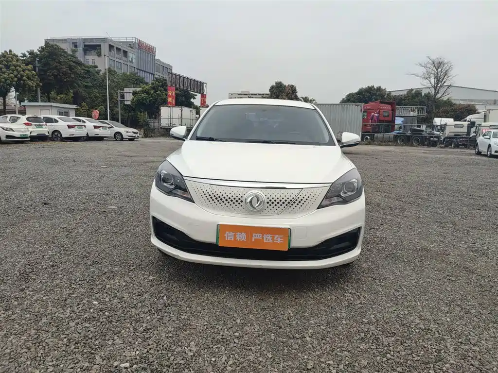 DONGFENG E70