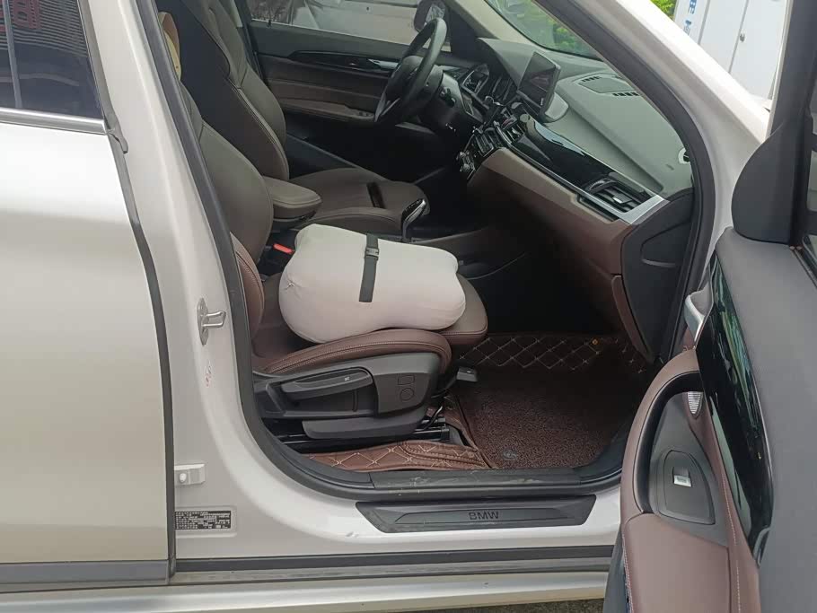 BMW X1 1.5 л 2022 г. Белый, пробег 20000 км