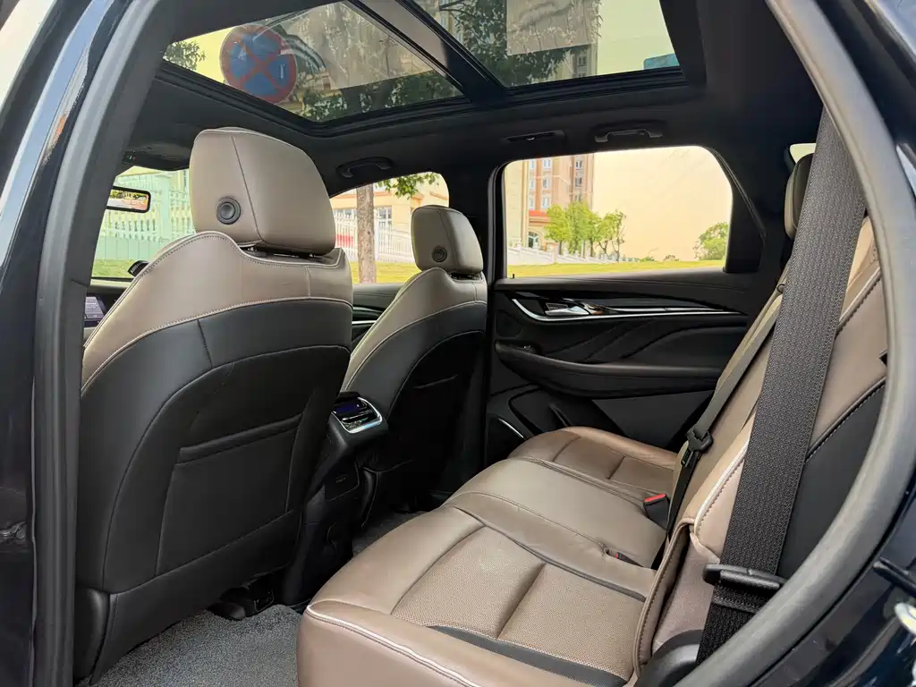 Buick Enclave — миниатюра 10