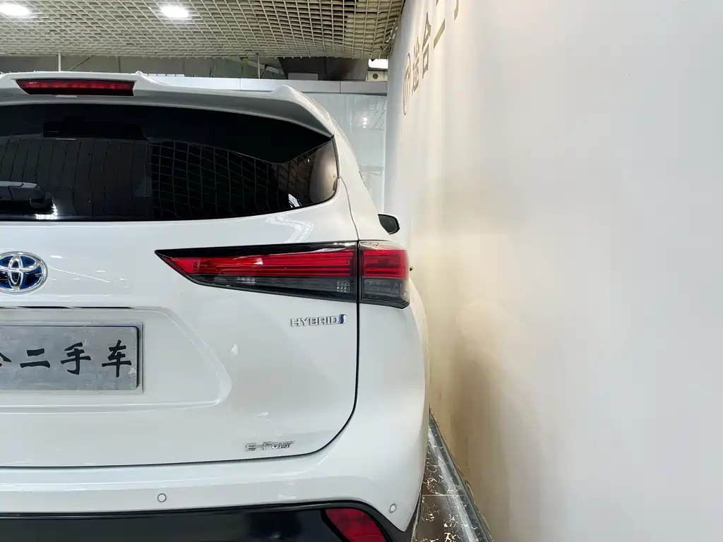 Toyota Crown Kluger — миниатюра 8