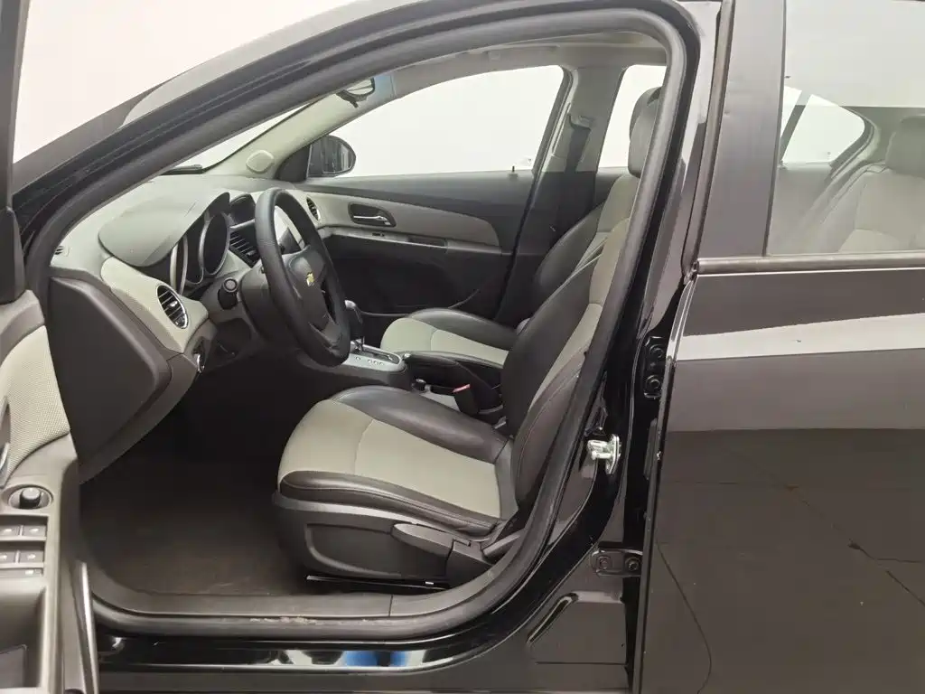 Chevrolet Cruze — миниатюра 10