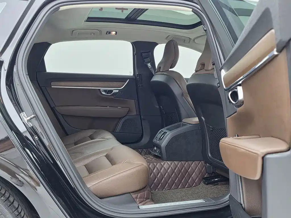 Volvo S90 — миниатюра 10