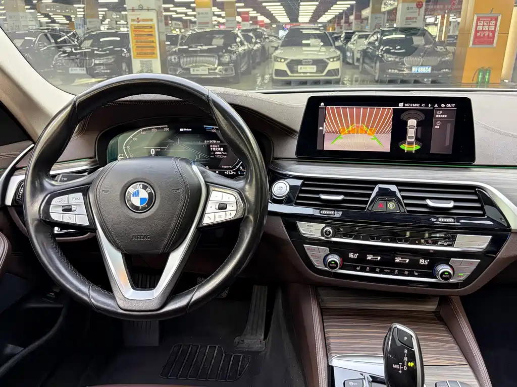 BMW 5 Series New Energy — миниатюра 6