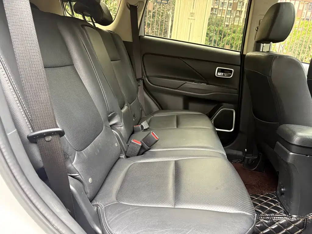 Mitsubishi Outlander — миниатюра 13