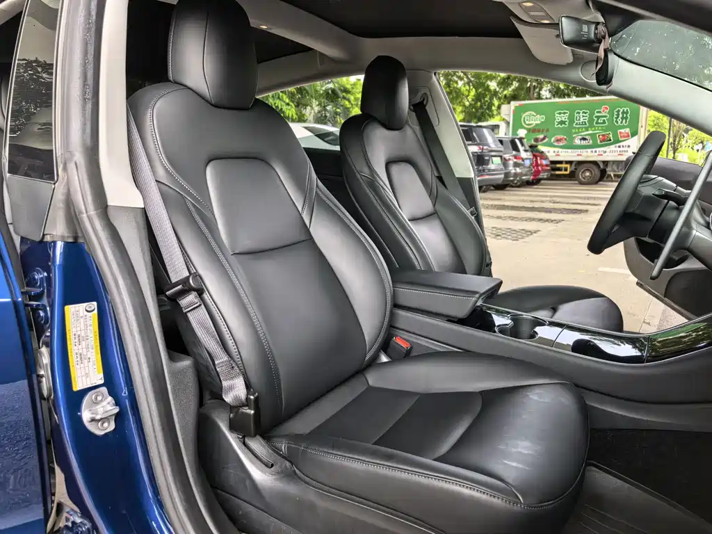Tesla Model 3 — миниатюра 7