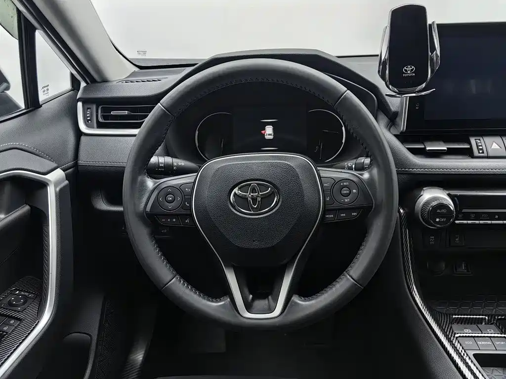 Toyota RAV4 — миниатюра 11