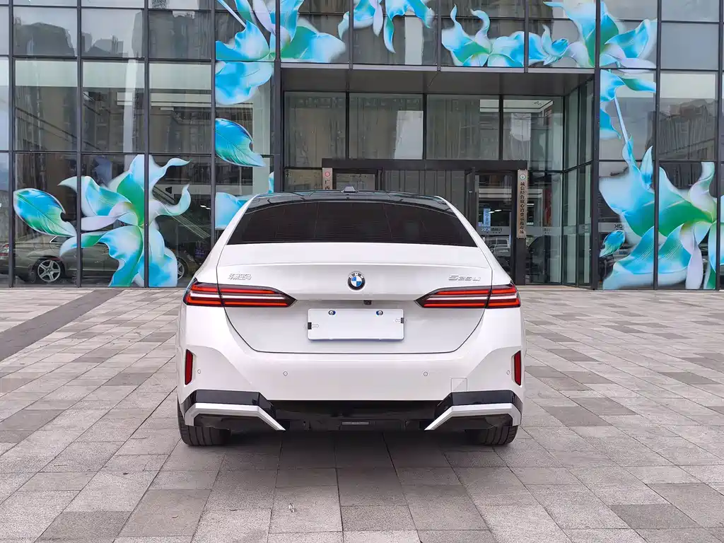 BMW 5 Series — миниатюра 6